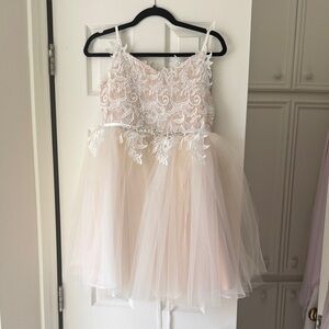 Flower girl Champagne Elegant Lace & Tulle Dress with Rhinsetone belt B31”, W28”